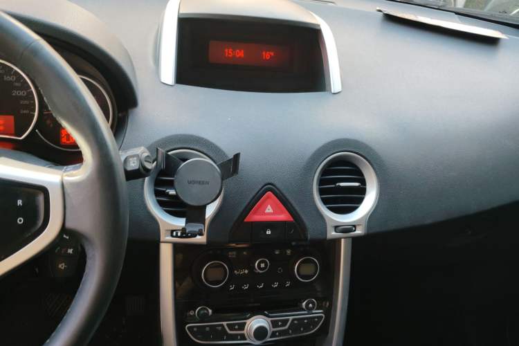 Used Renault Koleos 2010 2.5L 4x4 Comfort Edition Audio And AC Panel