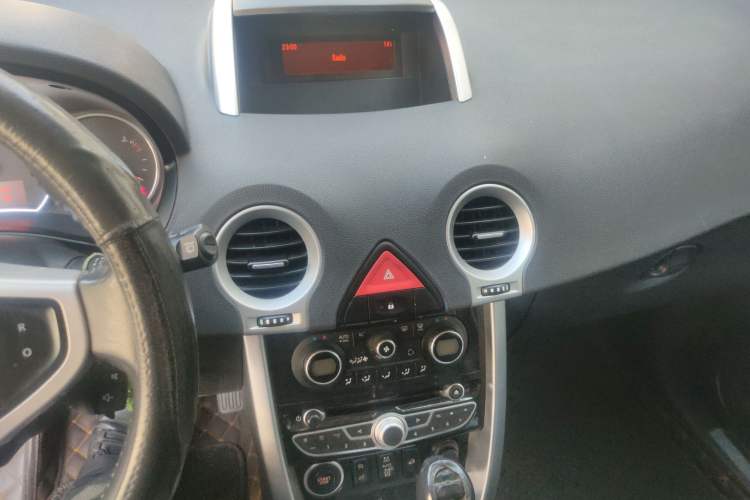 Used Renault Koleos 2010 2.5L 4x4 Comfort Edition Audio And AC Panel