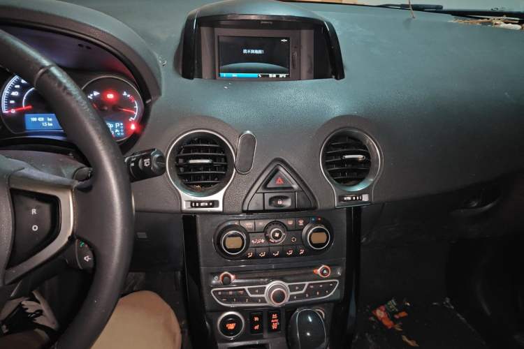 Used Renault Koleos 2010 2.5L 4x4 Comfort Edition Audio And AC Panel
