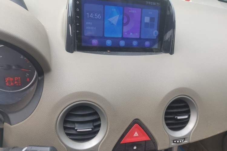 Used Renault Koleos 2010 2.5L 4x4 Comfort Edition Audio And AC Panel