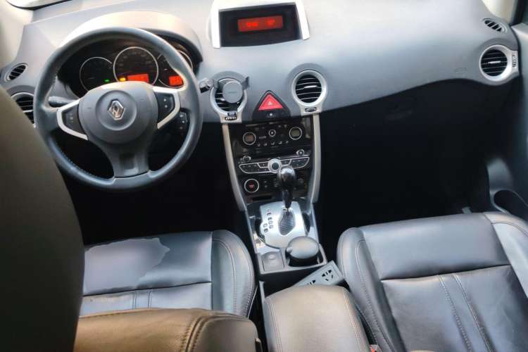 Used Renault Koleos 2010 2.5L 4x4 Comfort Edition Center Console
