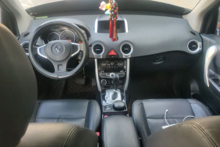 Used Renault Koleos 2010 2.5L 4x4 Comfort Edition Center Console