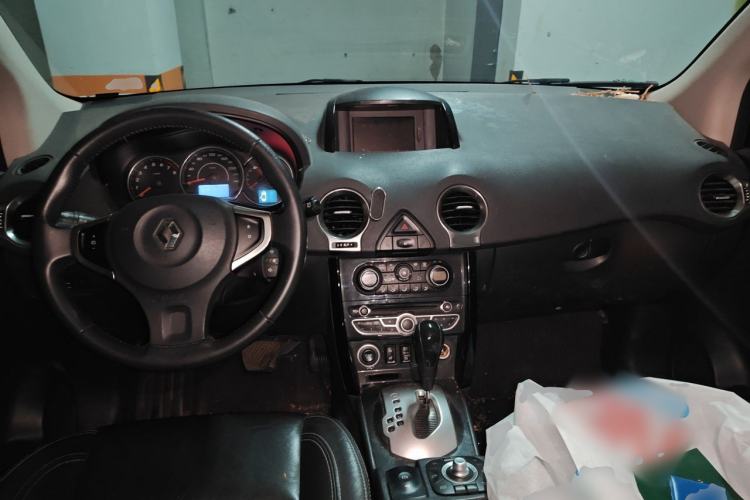Used Renault Koleos 2010 2.5L 4x4 Comfort Edition Center Console