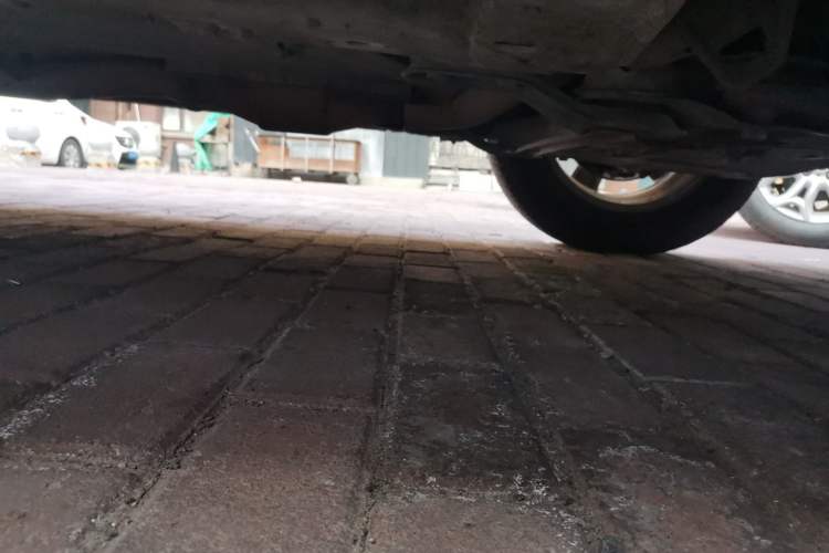 Used Renault Koleos 2010 2.5L 4x4 Comfort Edition Chassis Front Right