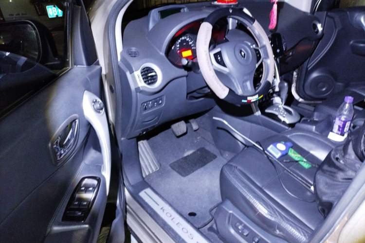 Used Renault Koleos 2010 2.5L 4x4 Comfort Edition Driver Seat