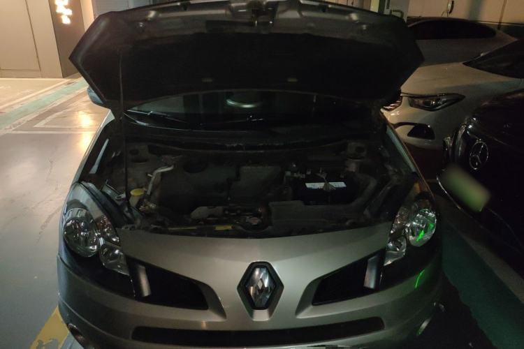 Used Renault Koleos 2010 2.5L Two-Wheel Drive Comfort Version Engine Bay