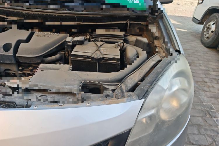 Used Renault Koleos 2010 2.5L Two-Wheel Drive Fashion Edition Engine Bay Left
