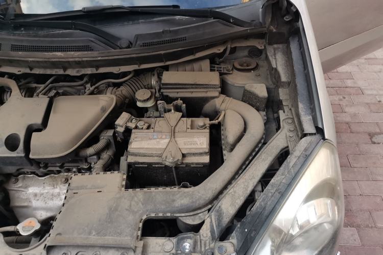 Used Renault Koleos 2010 2.5L 4x4 Comfort Edition Engine Bay Left
