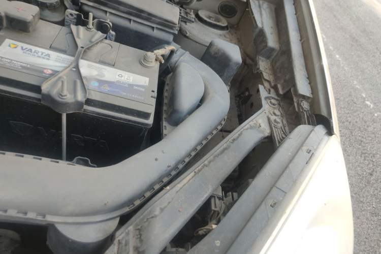 Used Renault Koleos 2010 2.5L 4x4 Comfort Edition Engine Bay Left