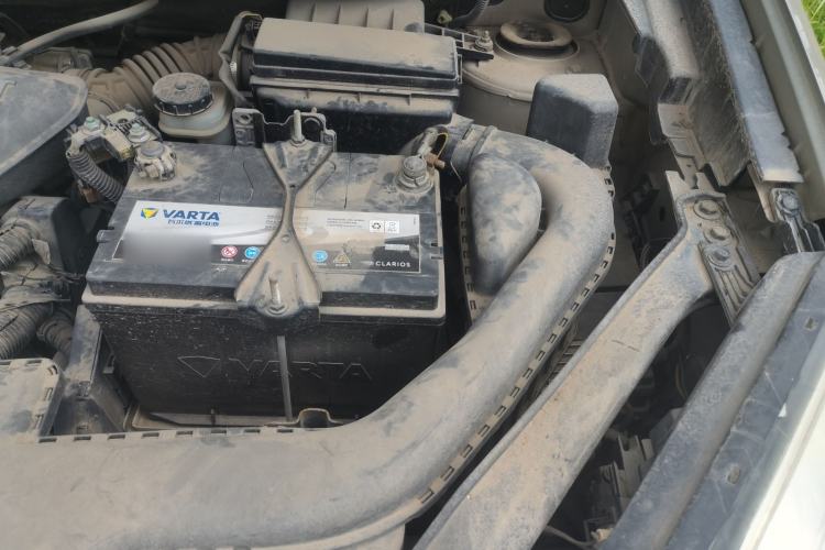 Used Renault Koleos 2010 2.5L 4x4 Comfort Edition Engine Bay Left