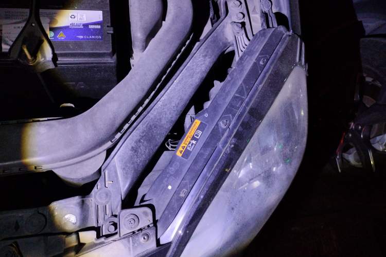 Used Renault Koleos 2010 2.5L 4x4 Luxury Version Engine Bay Left