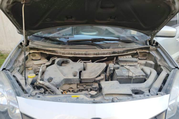 Used Renault Koleos 2010 2.5L 4x4 Comfort Edition Engine Bay