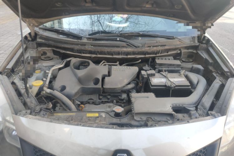 Used Renault Koleos 2010 2.5L 4x4 Comfort Edition Engine Bay