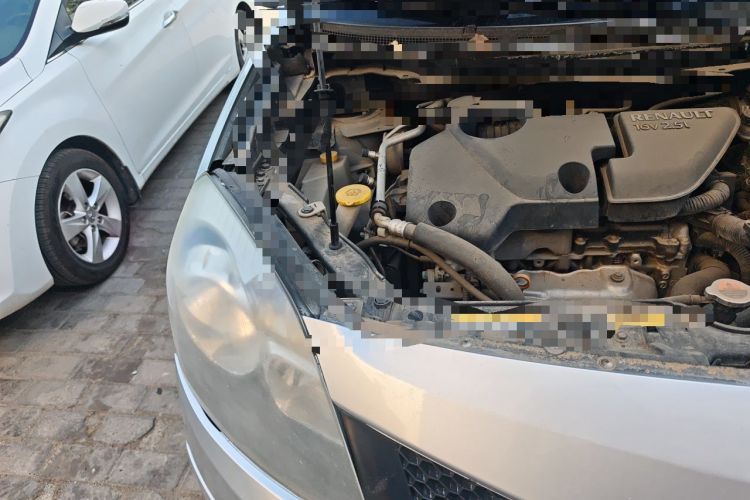 Used Renault Koleos 2010 2.5L Two-Wheel Drive Fashion Edition Engine Bay Right