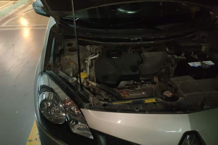 Used Renault Koleos 2010 2.5L Two-Wheel Drive Comfort Version Engine Bay Right