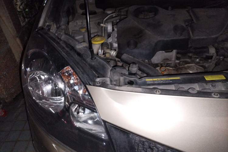 Used Renault Koleos 2010 2.5L 4x4 Comfort Edition Engine Bay Right