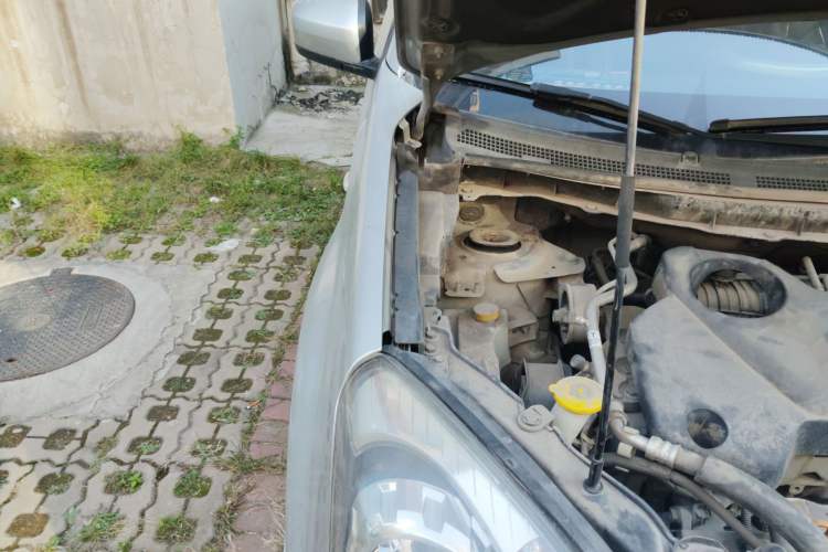 Used Renault Koleos 2010 2.5L 4x4 Comfort Edition Engine Bay Right