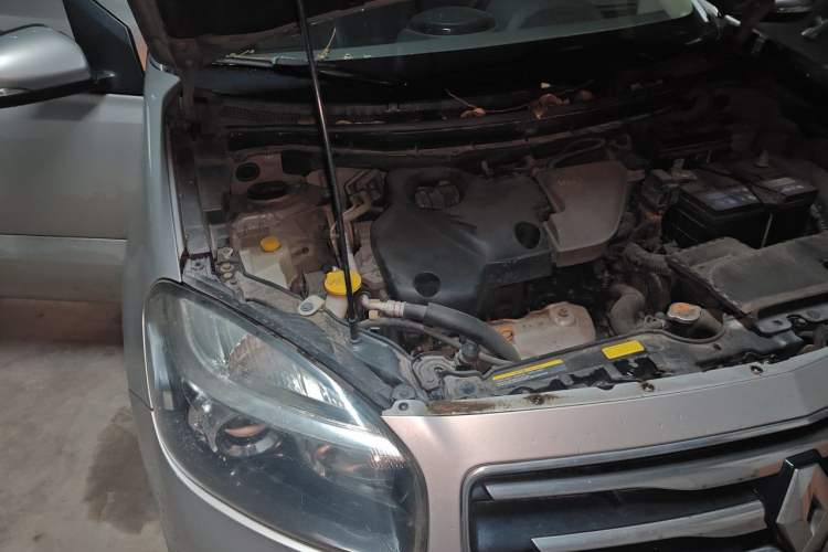 Used Renault Koleos 2010 2.5L 4x4 Comfort Edition Engine Bay Right