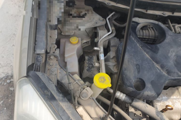 Used Renault Koleos 2010 2.5L 4x4 Comfort Edition Engine Bay Right