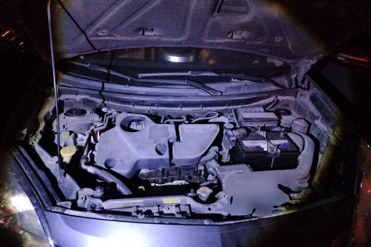 Used Renault Koleos 2010 2.5L 4x4 Luxury Version Engine Bay
