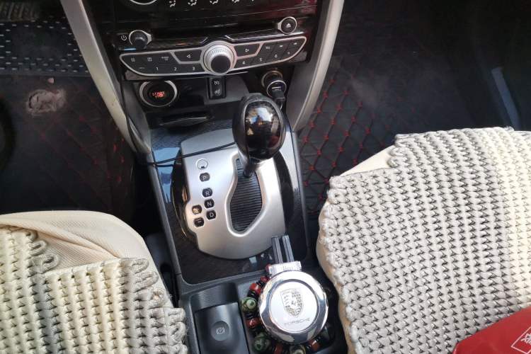 Used Renault Koleos 2010 2.5L 4x4 Comfort Edition Gear Lever