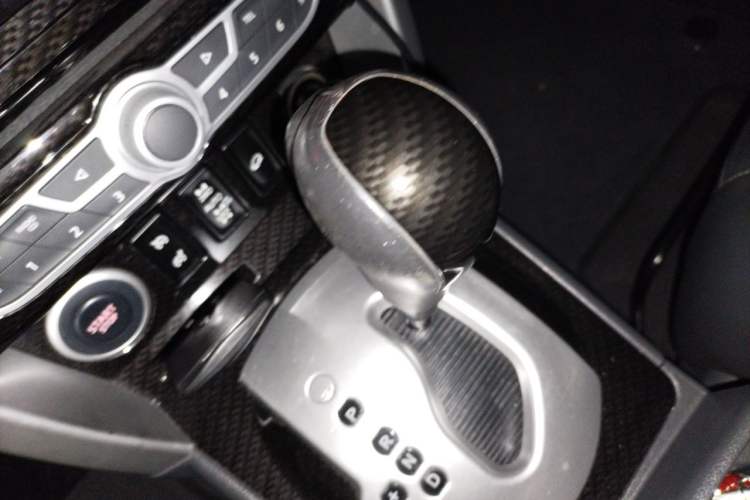 Used Renault Koleos 2010 2.5L 4x4 Comfort Edition Gear Lever