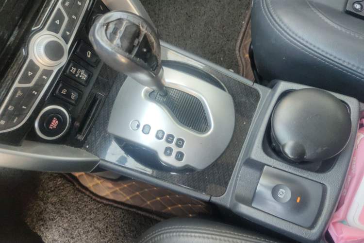 Used Renault Koleos 2010 2.5L 4x4 Comfort Edition Gear Lever