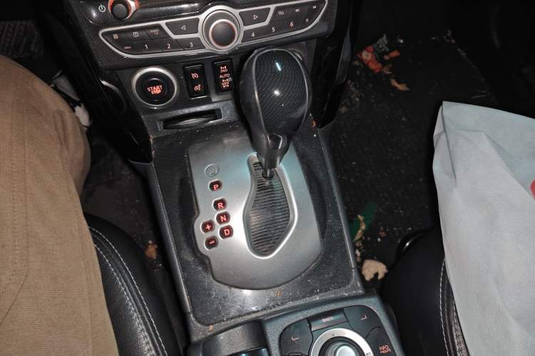 Used Renault Koleos 2010 2.5L 4x4 Comfort Edition Gear Lever