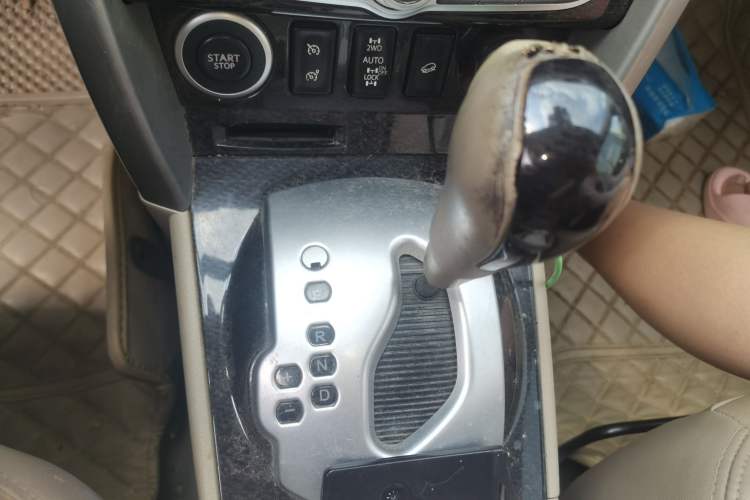 Used Renault Koleos 2010 2.5L 4x4 Comfort Edition Gear Lever