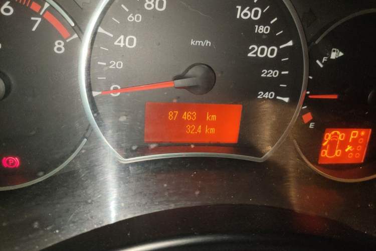 Used Renault Koleos 2010 2.5L Two-Wheel Drive Comfort Version Odometer Close Up