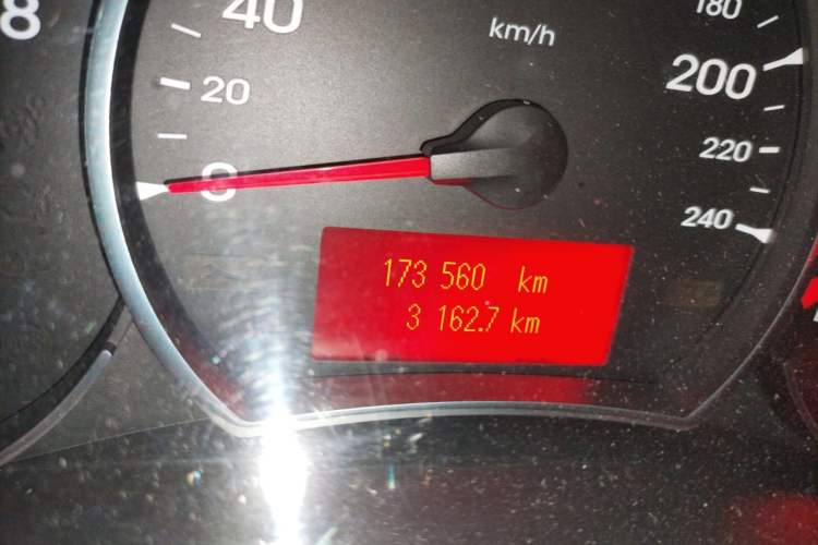 Used Renault Koleos 2010 2.5L 4x4 Comfort Edition Odometer Close Up