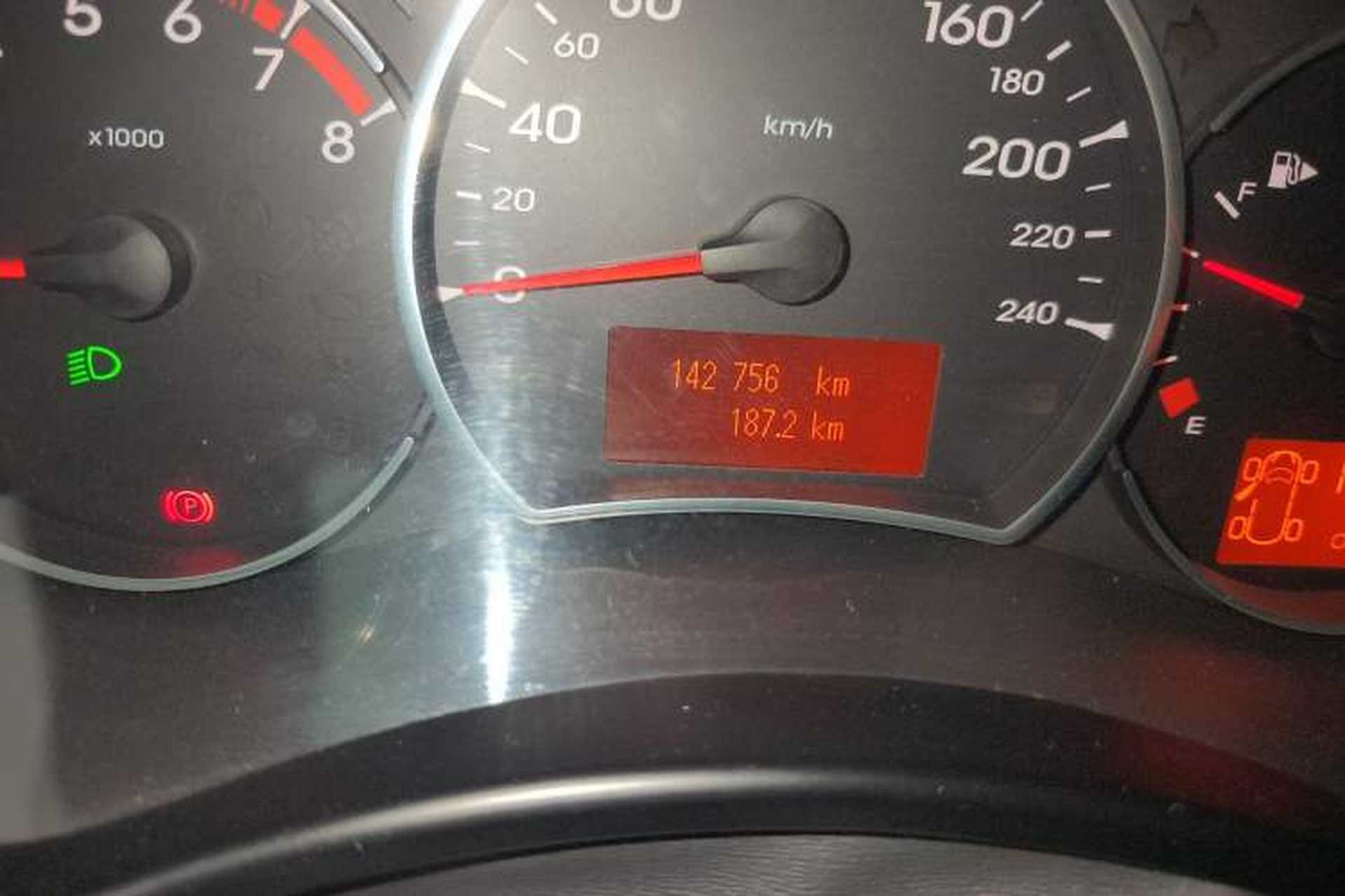 Used Renault Koleos 2010 2.5L 4x4 Comfort Edition Odometer Close Up