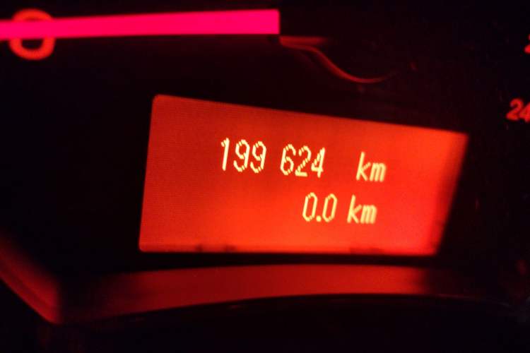 Used Renault Koleos 2010 2.5L 4x4 Luxury Version Odometer Close Up