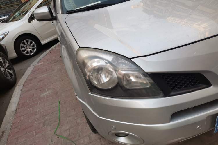 Used Renault Koleos 2010 2.5L 4x4 Comfort Edition Right Front Headlight