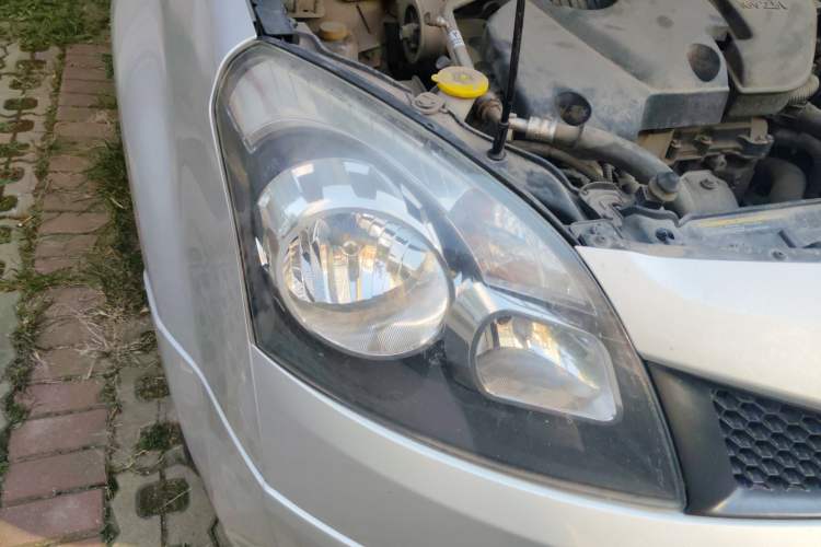 Used Renault Koleos 2010 2.5L 4x4 Comfort Edition Right Front Headlight