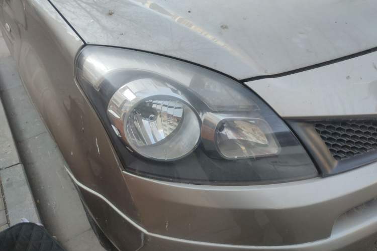 Used Renault Koleos 2010 2.5L 4x4 Comfort Edition Right Front Headlight