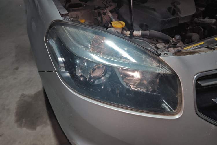 Used Renault Koleos 2010 2.5L 4x4 Comfort Edition Right Front Headlight