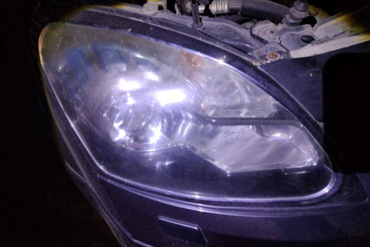 Used Renault Koleos 2010 2.5L 4x4 Luxury Version Right Front Headlight