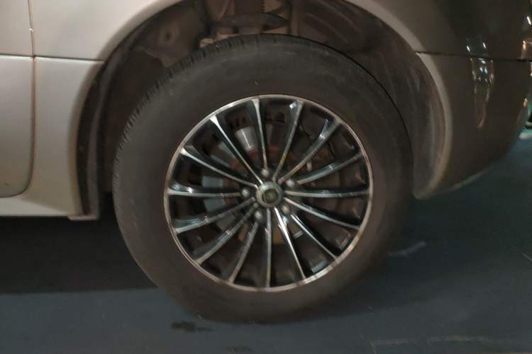 Used Renault Koleos 2010 2.5L Two-Wheel Drive Comfort Version Right Front Wheel Hub