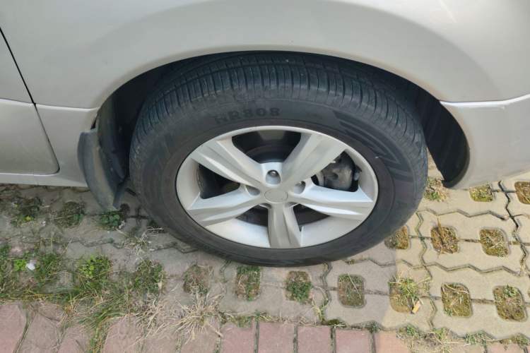 Used Renault Koleos 2010 2.5L 4x4 Comfort Edition Right Front Wheel Hub