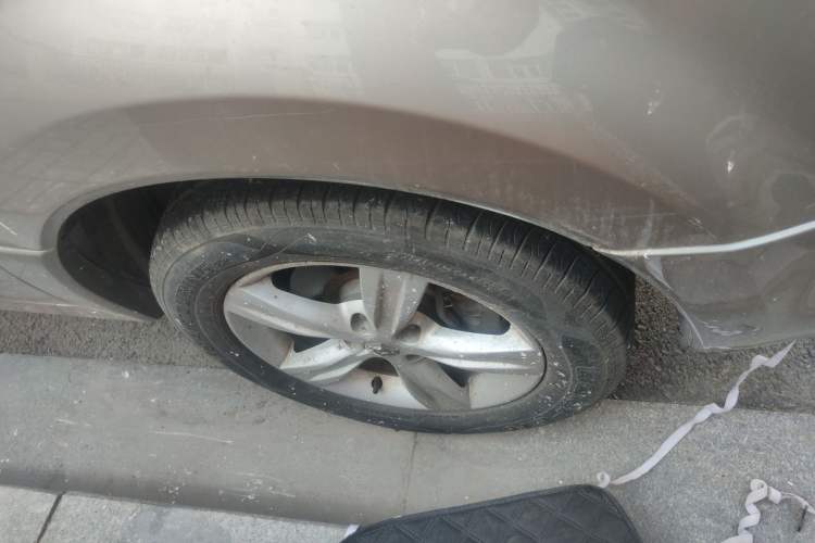 Used Renault Koleos 2010 2.5L 4x4 Comfort Edition Right Front Wheel Hub