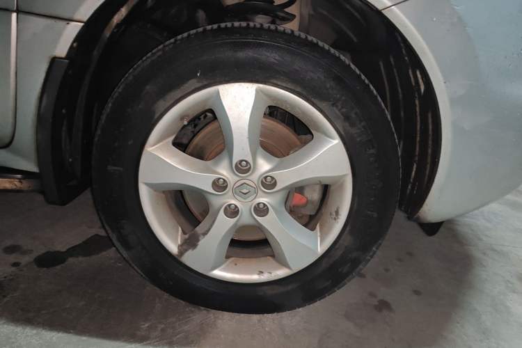 Used Renault Koleos 2010 2.5L 4x4 Comfort Edition Right Front Wheel Hub