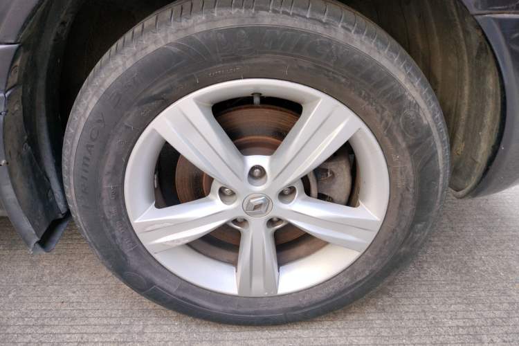 Used Renault Koleos 2010 2.5L 4x4 Luxury Version Right Front Wheel Hub