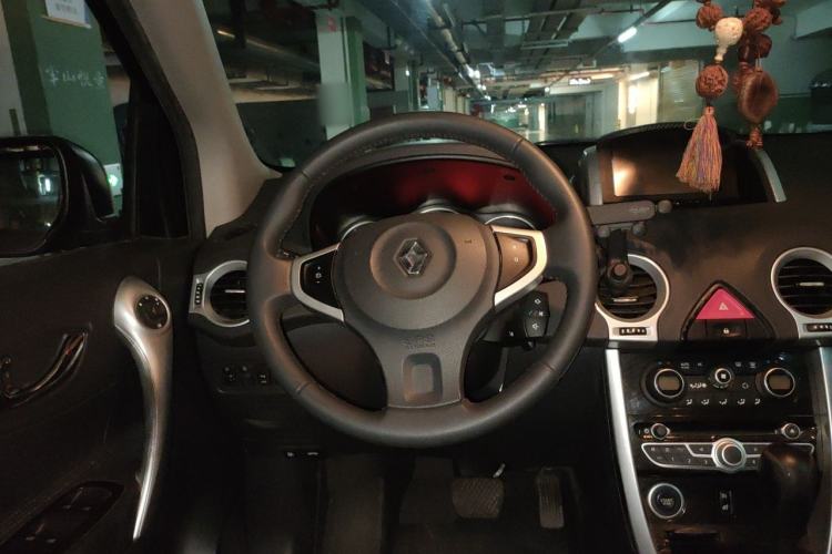 Used Renault Koleos 2010 2.5L Two-Wheel Drive Comfort Version Steering Wheel