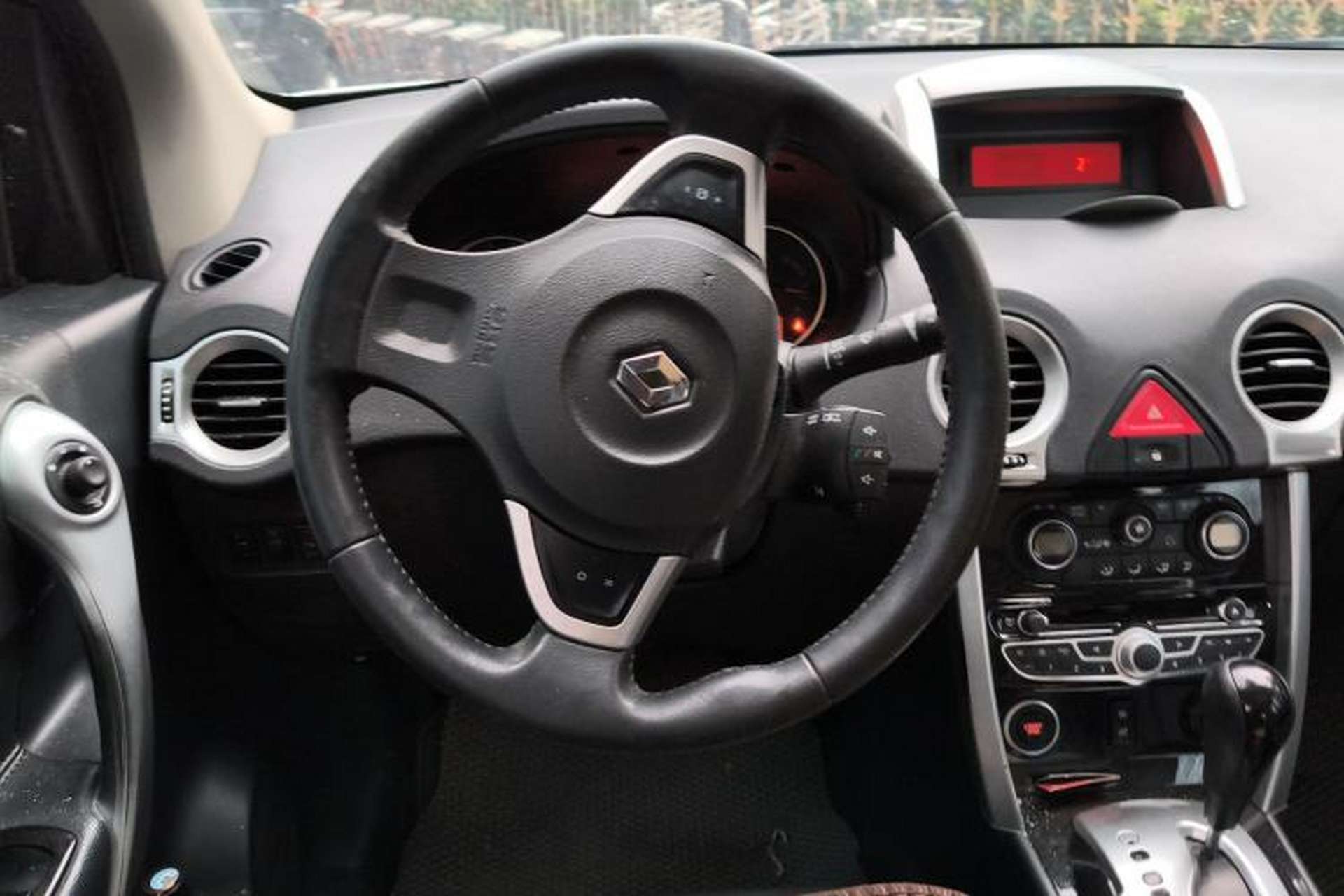 Used Renault Koleos 2010 2.5L Two-Wheel Drive Comfort Version Steering Wheel