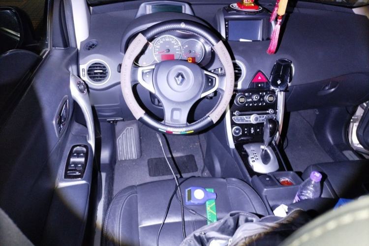 Used Renault Koleos 2010 2.5L 4x4 Comfort Edition Steering Wheel