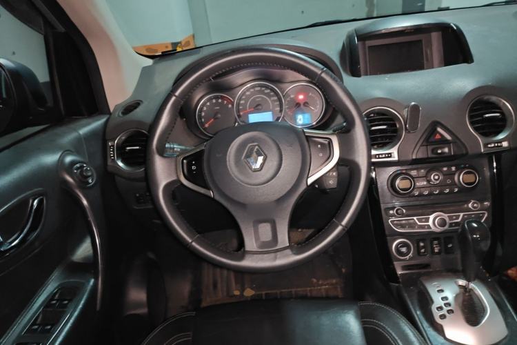 Used Renault Koleos 2010 2.5L 4x4 Comfort Edition Steering Wheel