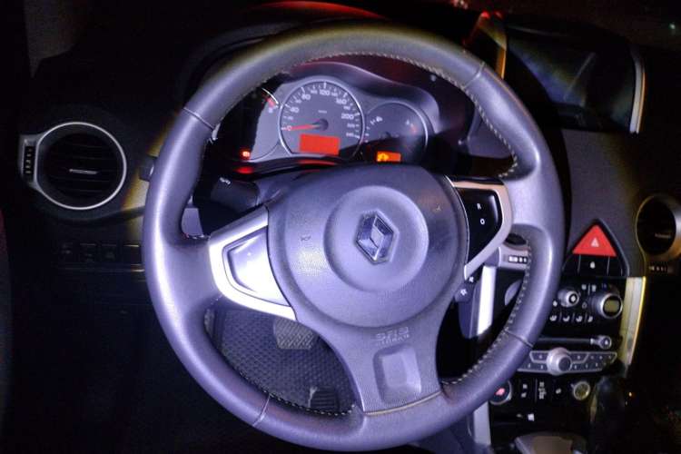 Used Renault Koleos 2010 2.5L 4x4 Luxury Version Steering Wheel