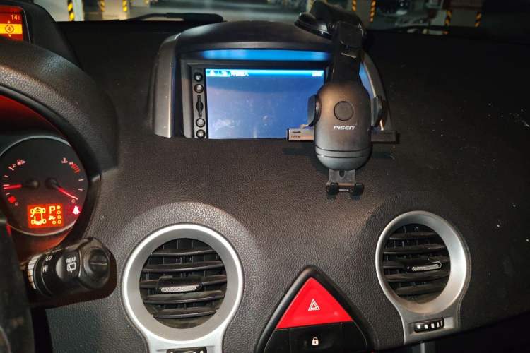 Used Renault Koleos 2010 2.5L Two-Wheel Drive Fashion Edition Audio And AC Panel