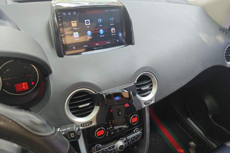 Used Renault Koleos 2010 2.5L 4x4 Comfort Edition Audio And AC Panel
